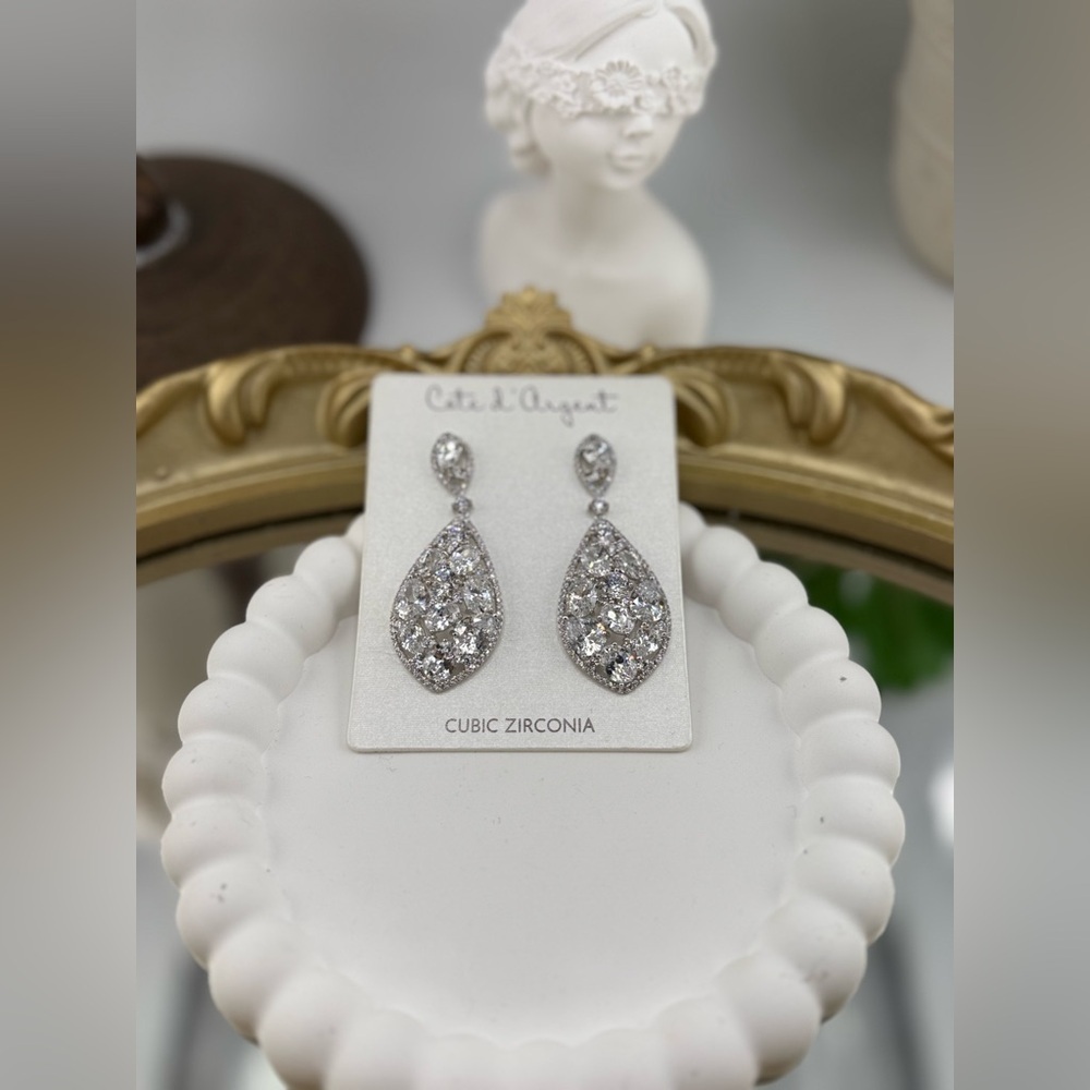 ✨ Elegant Cubic Zirconia Teardrop Earrings ✨